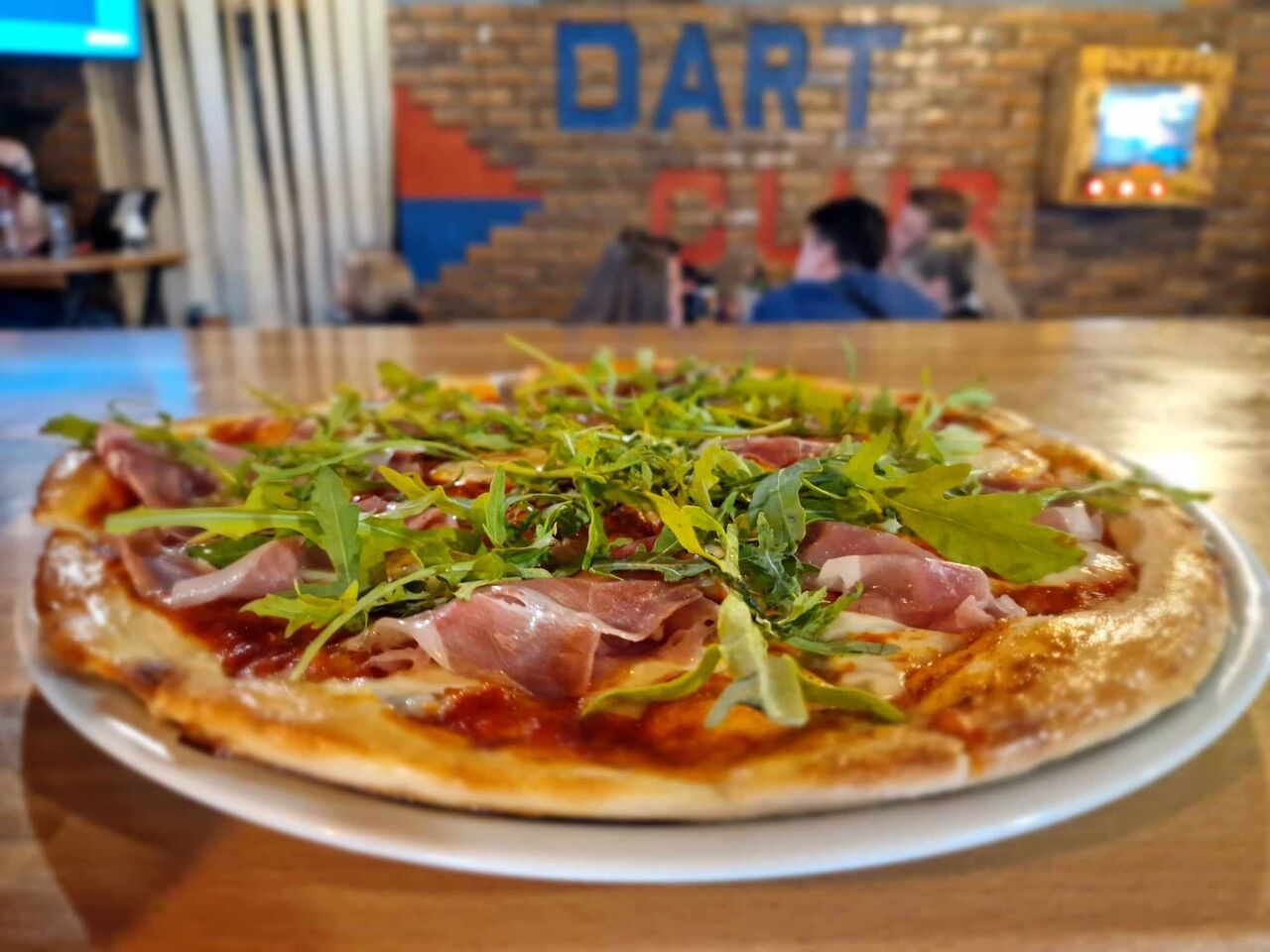 Pizza Garžoľ podávaná v prevádzke